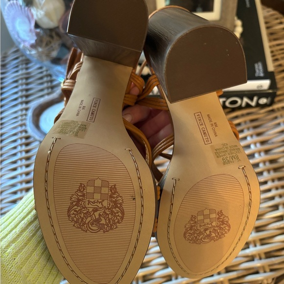 NEVER WORN Vince Camuto Fabbie platform sandal - Picture 3 of 3